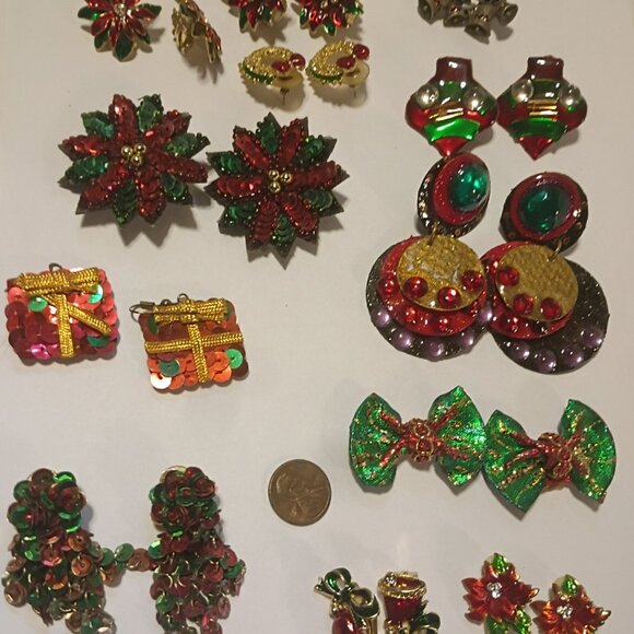 Awesome Lot of 12 Vintage Christmas Earrings - Picture 2 of 6